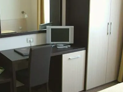 Palace 4*